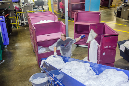 Selecting the Right Polyethylene Laundry Cart  